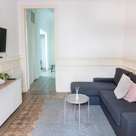 B-garden Bcn بيت شباب برشلونة
