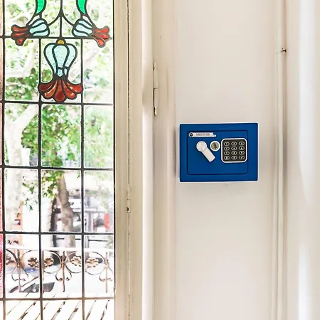 B-garden Bcn بيت شباب *