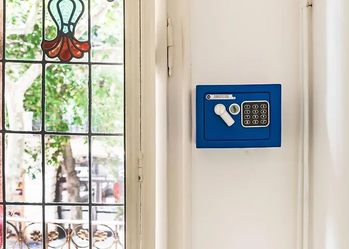 B-garden Bcn Ostello *